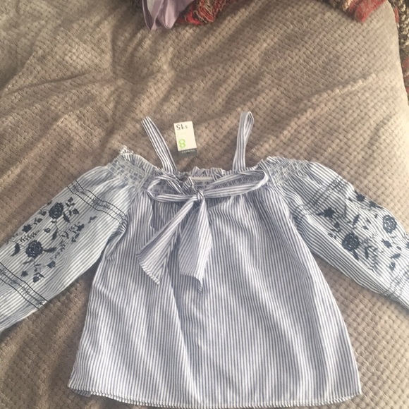 Off the shoulder top. - Picture 5 of 8